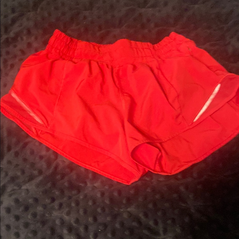 Red lululemon hotty hots 2.5 inch